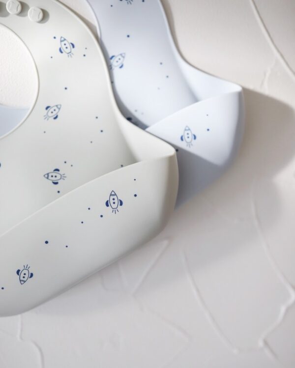 Mellow Silicone Bib - Rockets / Celemek Makan Bayi - Image 3