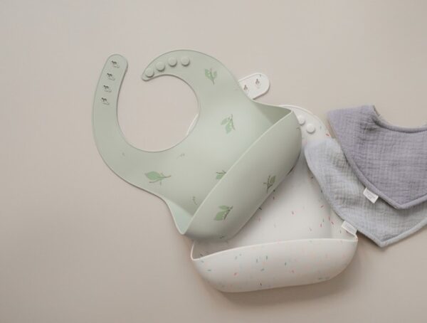 Mellow Silicone Bib - Lily of the Valley / Celemek Makan Bayi - Image 4