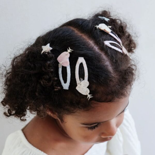 Mimi & Lula Cupid Heart Clic Clacs | Jepitan Rambut Anak-Anak | Aksesoris Rambut Anak - Image 2